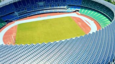 Kaohsiung Ulusal Stadyumu (Dünya Oyunları Stadyumu) havadan Görünümü. çatıda güneş paneli 