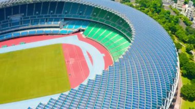 Kaohsiung Ulusal Stadyumu (Dünya Oyunları Stadyumu) havadan Görünümü. çatıda güneş paneli 