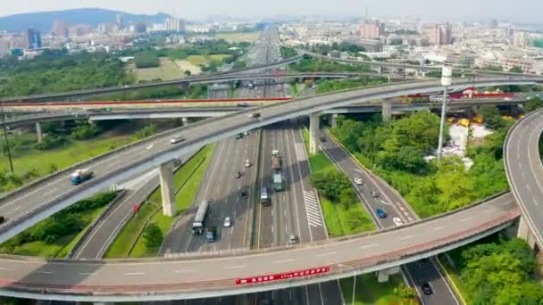 Εναέρια Προβολή Της Ανταλλαγής Αυτοκινητοδρόμου Στην Πόλη Καοσιούνγκ Ταϊβάν — Αρχείο Βίντεο