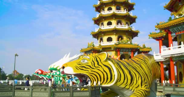 Idő Lapse Videó Lotus Pond Dragon Tiger Pagodák Kaohsiung Város — Stock videók