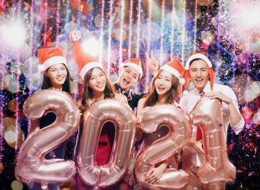 genç grup noel partisinde yeni porsuk 2021 kutluyor