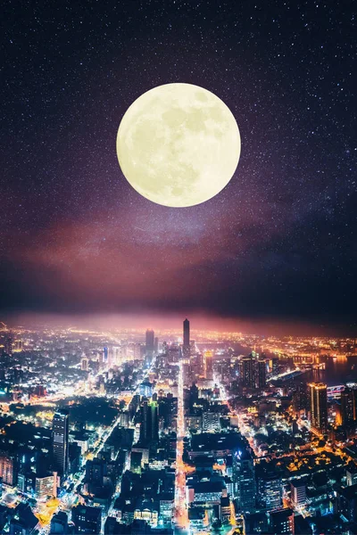 Aerial view of citr at night with full moon — Stock Photo, Image