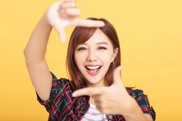 Portrait of young beautiful woman with cheerful expression — ストック写真
