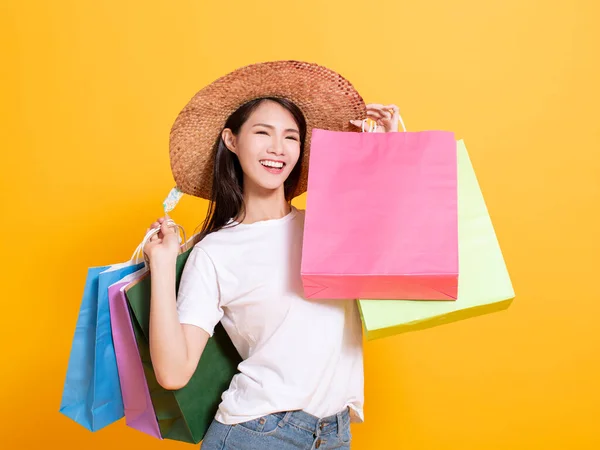 Young Woman Summer Hat Holding Shopping Bags — Stock Photo, Image