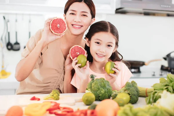 Happy Mother Child Daughter Preparing Vegetables Fruit Kitchen — Stock Photo, Image