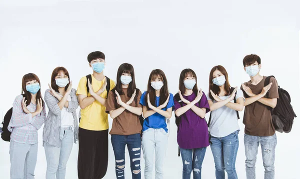 Giovane Gruppo Studenti Indossando Maschere Protettive Viso Medico Piedi Insieme — Foto Stock