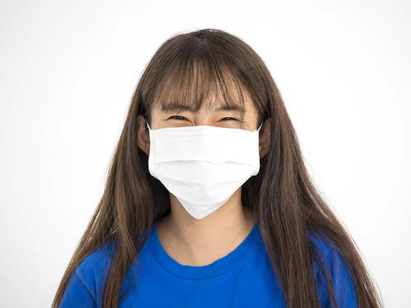 Adolescente Ragazza Asiatica Sorridente Indossando Maschera Medica — Foto Stock