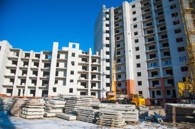 Çok katlı bir bina. Çok katlı konut inşaatı