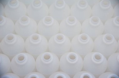 Plastik şişeler, kimya endüstrisi.