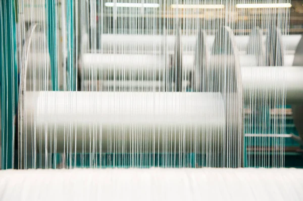 bir tekstil fabrikasında makine iplik Tekstil Sanayi - iplik biriktirir.