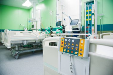 Modern klinikteki ameliyathane.