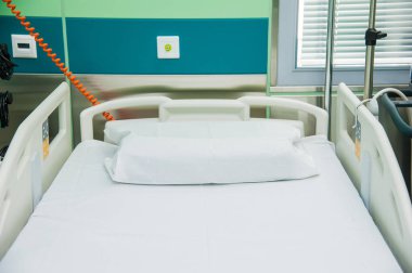 Modern klinikteki ameliyathane.