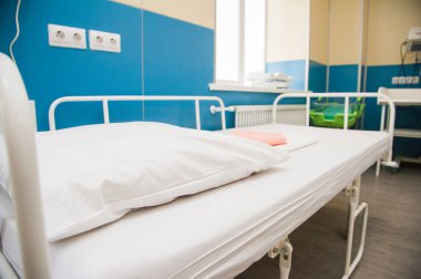 Modern klinikteki ameliyathane.