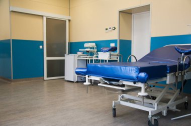 Modern klinikteki ameliyathane.