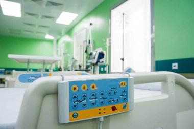 Modern klinikteki ameliyathane.