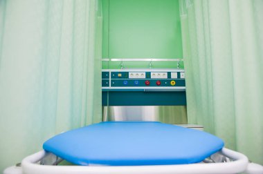 Modern klinikteki ameliyathane.