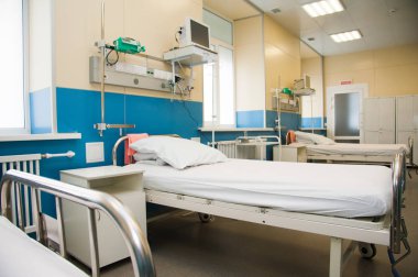 Modern klinikteki ameliyathane.