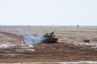 Ordu tank. Askeri eğitim. Kış Askeri tatbikatları.