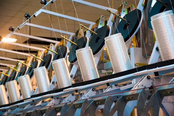 Endüstriyel Kumaş Üretim Hattı Bir Tekstil Fabrikasında Dokuma Tezgahı — Stok fotoğraf