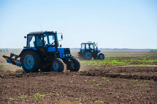 Тракторные Пашни Подготовка Почвы Посева — стоковое фото
