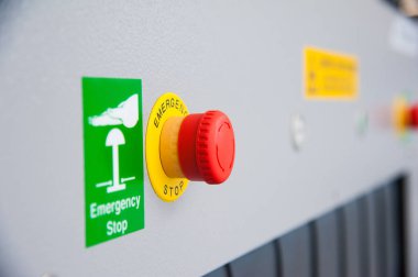 X-Ray tarayıcı ve güvenlik kontrol noktasında metal detektörü