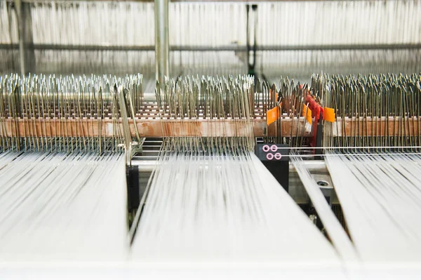 Výrobní Linka Průmyslové Textilie Tkaní Rýsuje Textilní Továrně — Stock fotografie