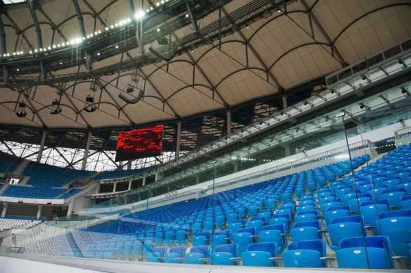 Сиденье Трибуны Синее Белое Смотреть Игры Внутри Стадиона — стоковое фото