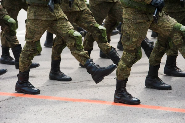 Soldati Uniforme Che Marciano Nella Parata — Foto Stock