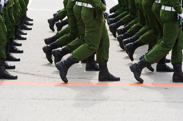 Soldati Uniforme Che Marciano Nella Parata — Foto Stock