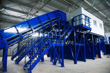 Atık işleme tesisi. Teknolojik süreç. Daha fazla atık için geri dönüşüm ve depolama. Atık ayıklama ve işleme işi.