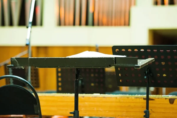 Scenen Redo För Orkestern Musikinstrument Poäng Mikrofoner — Stockfoto