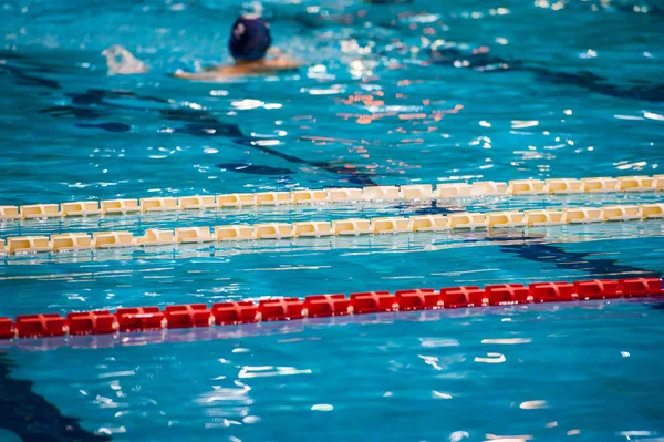 Acción Waterpolo Una Piscina —  Fotos de Stock