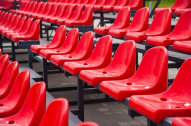 Tribün taraftarların Stadı nda. Kırmızı koltuklarda boş Stadyumu