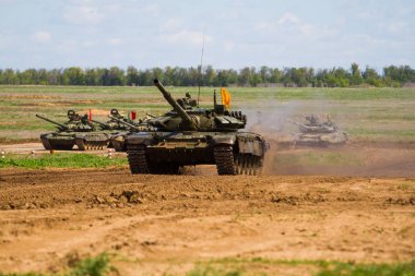 Ordu tank. Askeri eğitim. Yaz askeri tatbikatları.