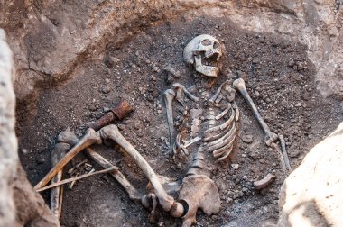 İkinci Dünya Savaşı ve iskelet asker. Kazı çalışmaları