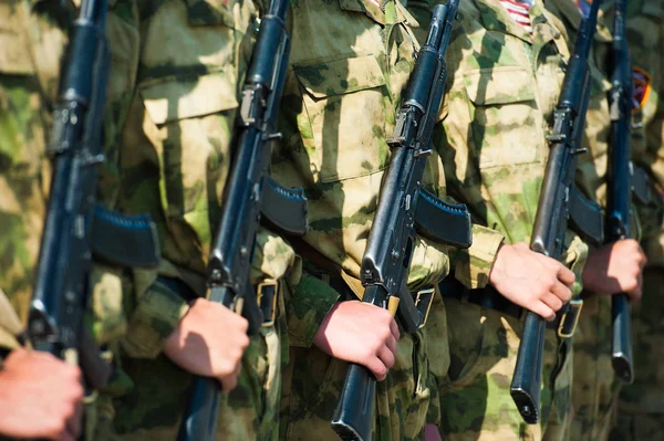 Soldati Uniforme Che Marciano Nella Parata — Foto Stock