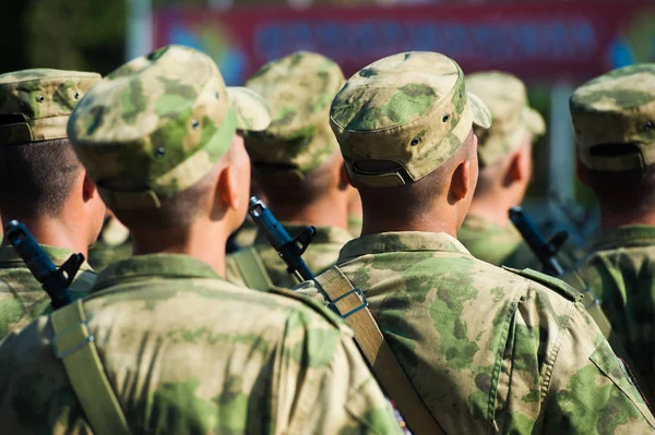 Солдати Одязі Уніформі Марширують Параді — стокове фото