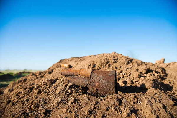 Przedmioty znalezione podczas wykopalisk na polu bitwy — Zdjęcie stockowe