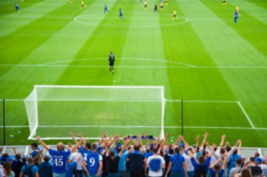 Bir stadyum üzerinde bulanık kalabalık