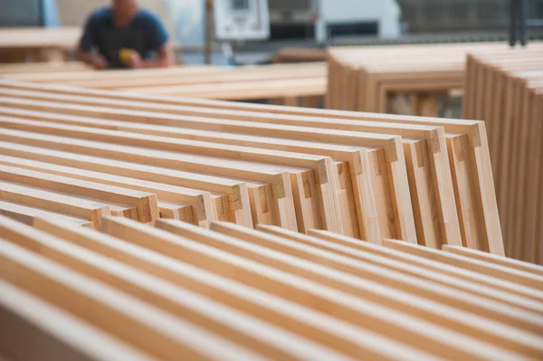 Fabricación de puertas de madera, ventanas, muebles — Foto de Stock