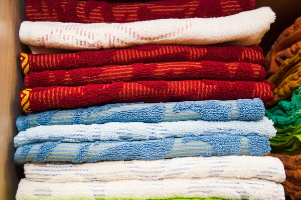 Colorful towels in the store — Stock Photo, Image