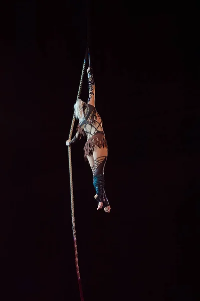 Acróbata de aire en el circo — Foto de Stock
