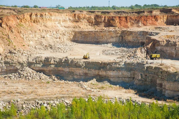 Production of stone at a forsaken quarry — Stock Photo, Image