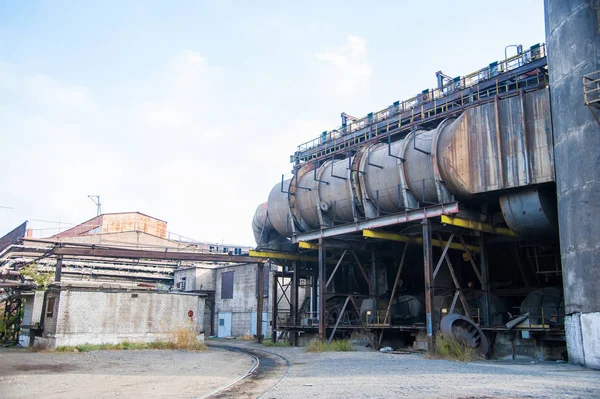 Velha planta metalúrgica abandonada — Fotografia de Stock