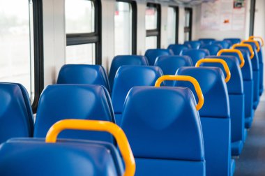 Banliyö elektrikli tren içinde