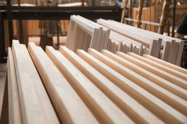 Fabricación de puertas de madera, ventanas, muebles — Foto de Stock