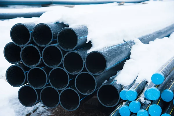 Warehouse of finished plastic pipes industrial outdoors storage — Stock Photo, Image