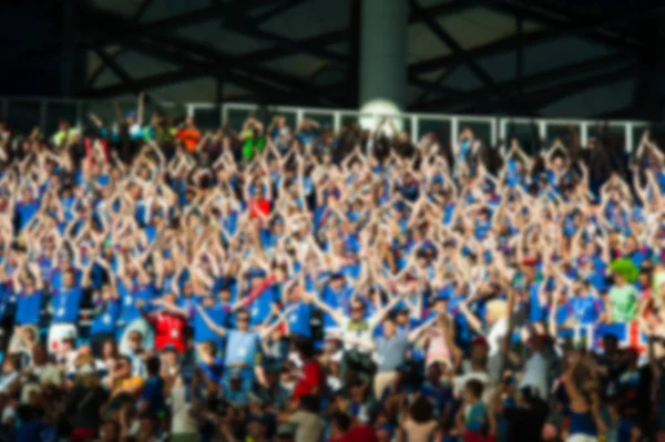 Homályos tömeg a nézők egy stadion — Stock Fotó