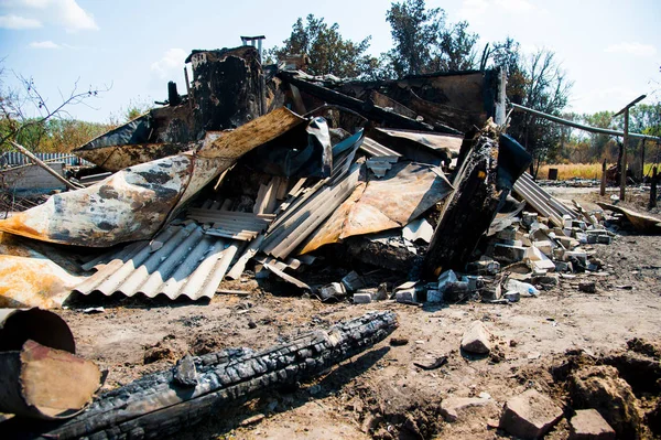 火灾后房屋的废墟 — 图库照片