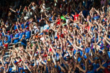 Bir stadyum üzerinde bulanık kalabalık